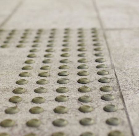PISO TÁTIL