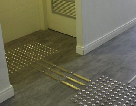 PISO TÁTIL
