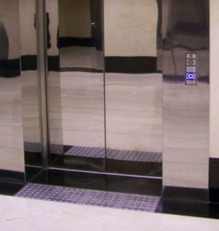 PISO TÁTIL